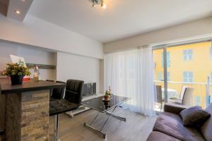 SUEDE 2 AP4208 By Riviera Holiday Homes