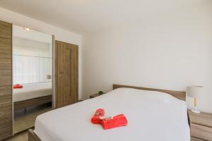 SUEDE 2 AP4208 By Riviera Holiday Homes