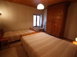 Maisons de vacances Gite Cleurie, 4 pieces, 5 personnes - FR-1-589-31 : photos des chambres