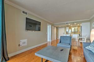 Modern Waterfront Hudson Condo with Resort Pool!