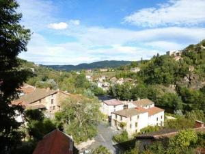 Maisons de vacances Gite Villeneuve-d'Allier, 4 pieces, 10 personnes - FR-1-582-189 : photos des chambres