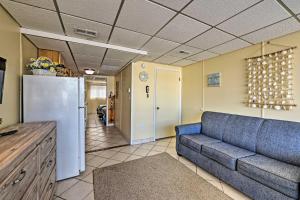 Wildwood Crest Condo with Pool Walk to Restaurants!