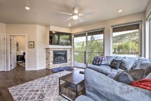 Walk to Lifts Condo with Mtn Views in Keystone!