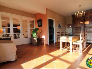 Maisons de vacances Gite Polignac, 4 pieces, 6 personnes - FR-1-582-119 : photos des chambres