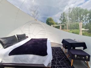 Tentes de luxe domaine des butineuses : photos des chambres