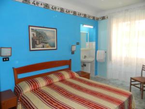 Standard Double Room with Shared Bathroom