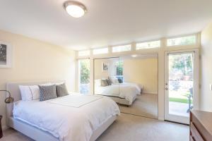 Beach Resort Home with Ocean Views Jacuzzi & Sauna!