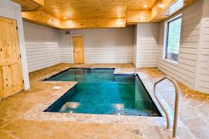 Five Bedroom House room in Splashing Elk