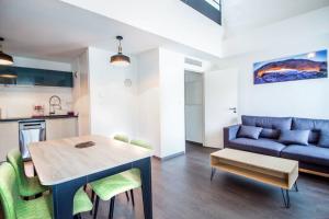 APPARTEMENT HAUSSMANNIEN TYPE LOFT, CLIMATISE - VIEUX-PORT-LE PANIER,