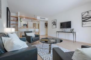 3-Room Apartment in Prestigious Residence