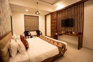 Hotel Bhairav Bagh -100 Mtr from Celebration Mall