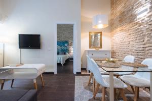 Cozy Apartment in House-Palace with Private Patio