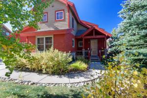 Four-Bedroom House room in Creekside Escape Home