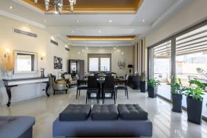 Evgenias Luxury Apartment with Rooftop Pool