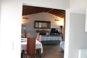 SEA VIEW APARTMENT 15 MIN FROM ATHENS AIRPORT