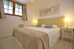 Central Apartment overlooking Yumbo centre with heated pool