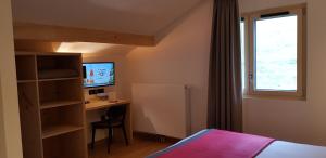 Hotels AUBERGE DES GLIERES : photos des chambres