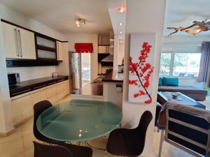 Quiet luxury apartment near city center and port