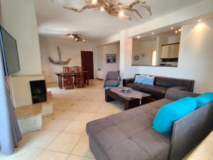 Quiet luxury apartment near city center and port
