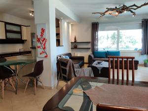 Quiet luxury apartment near city center and port