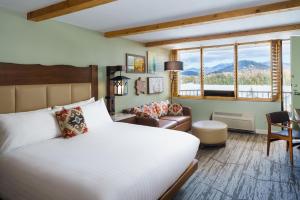 Superior View King Bed room in High Peaks Resort
