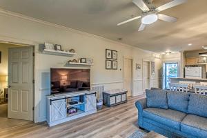 3 Mi to Myrtle Beach Coastal Condo with Pool!