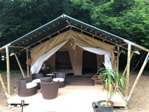 Tentes de luxe Tente lodge Elevage Girbal : photos des chambres