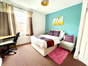 4 bedroomed maisonette in City Centre, near Barbican & Seafront