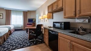Queen Room with Two Queen Beds - Disability Access room in Best Western Plus Wausau-Rothschild Hotel
