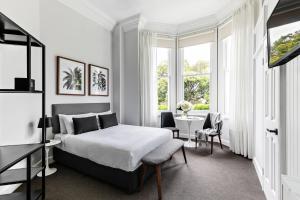 Superior Queen Suite room in St Marks Randwick