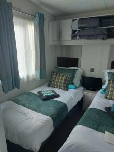 Summer Lodge lovely big caravan in Hastings sleeps 6 free WiFi in caravan
