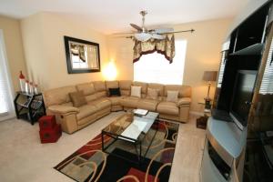 Three-Bedroom Apartment room in Large Condo w POOL TABLE - CDC COMPLIANT condo