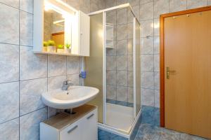 Apartments Vanessa with Shared Pool