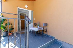 Apartments Vanessa with Shared Pool