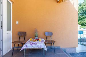 Apartments Vanessa with Shared Pool