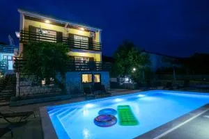 Apartments Mila - Omar