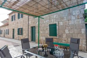 HOLIDAY HOME VINTAGE, Makarska - Lovreć