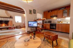 Stone House with Jacuzzi and Billiard Peaceful Nature Retreat near Makarska Riviera