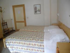 Doppel- oder Zweibettzimmer