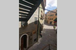 Cozy Tuscany Apartment in SUVERETO by Countryside & Sea