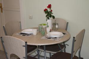 Green Cactus Rooms - unique and cozy house