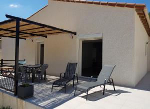 Villas Villa entiere de 145m² calme en petite Camargue : Villa 3 Chambres