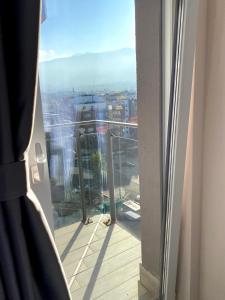 Mountain View Magenta White apartment