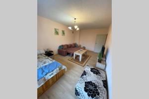 Sunny apartment by the river