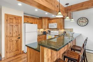 Snowmass 2br Getaway Pool, Hot Tub & Ski Access - D2