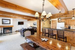 Snowmass 2br Getaway Pool, Hot Tub & Ski Access - D2