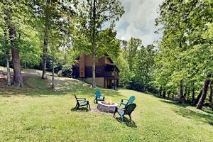 One-Bedroom House room in The Norma Jean - Private Balcony Hot Tub Firepit cabin