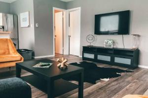 Two-Bedroom Apartment room in Pioneer Lodge 16