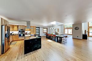Three-Bedroom House room in Luxury Compound on 6 Acres - Home Office AC home