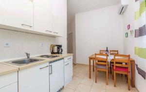 Apartment 4 room in Apartments Karlobag/Velebit Riviera 34630